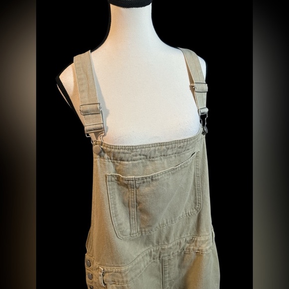 SHEIN Beige Overall Shorts - Picture 4 of 6